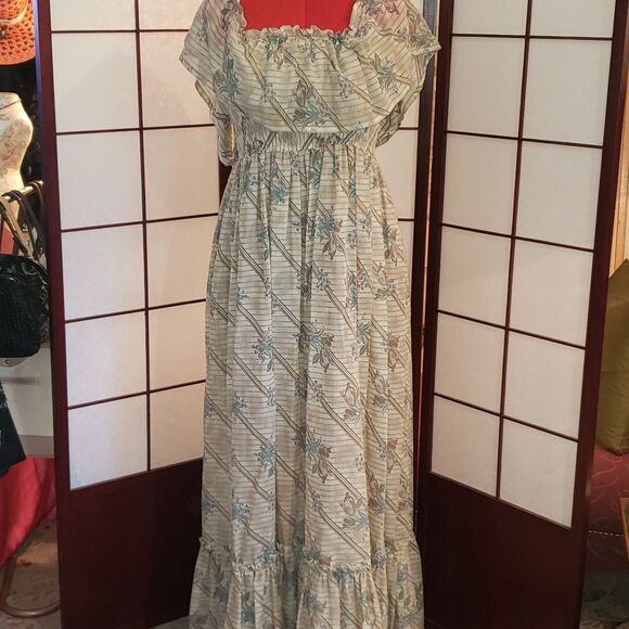 Hand Crafted Floral Off the Shoulder Maxi Dress - Picture 2 of 10